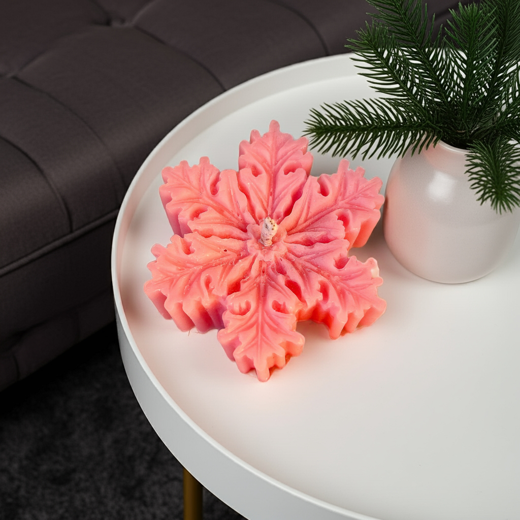 schneeflockenkerze rosa aus sojawachs handgegossen von lumierethecandle winter kerze festliche kerze