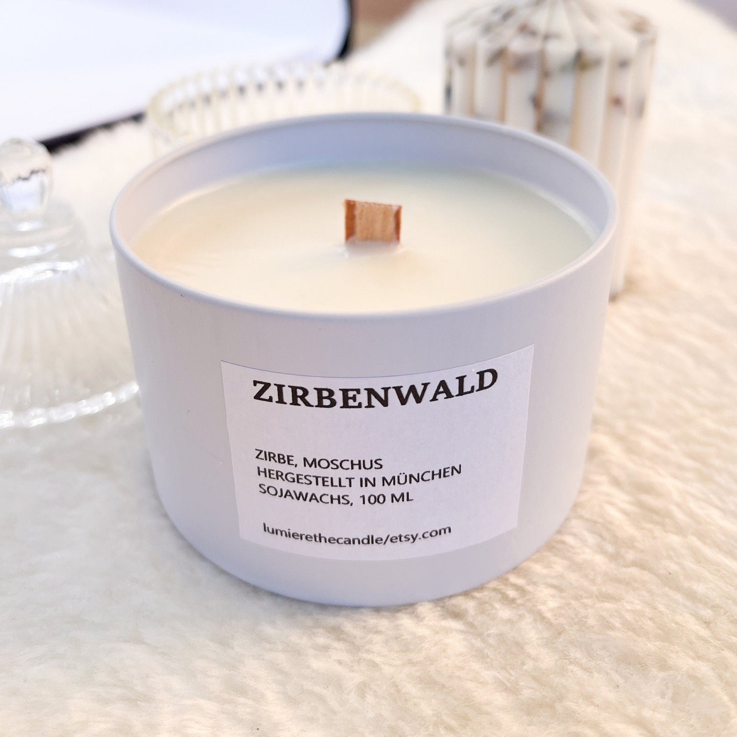 Zirbenkerze mit Moschus mit Holzdocht weiß in Behälter aus sojawachs lumierethecandle
