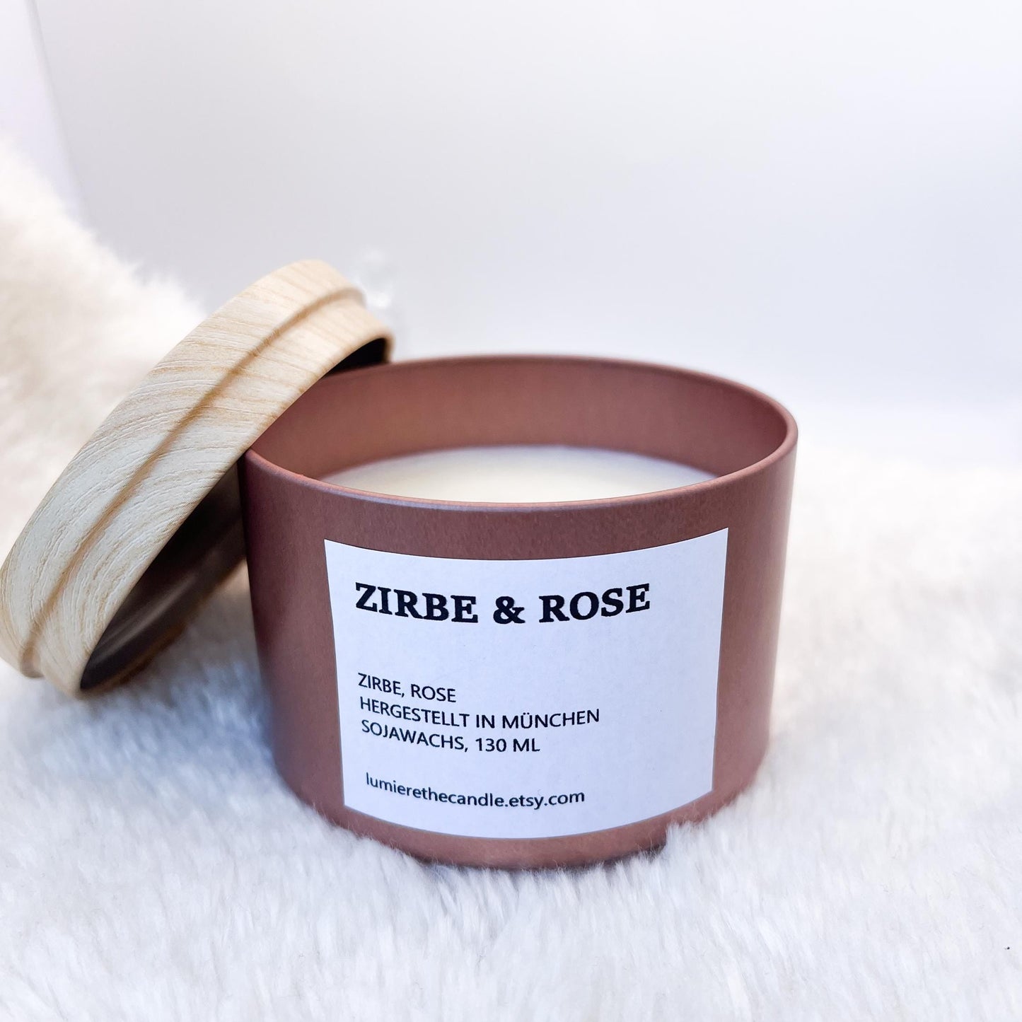 Zirbenkerze Zirbe Rose mit Holzdocht von lumierethecandle aus bayern handgemacht