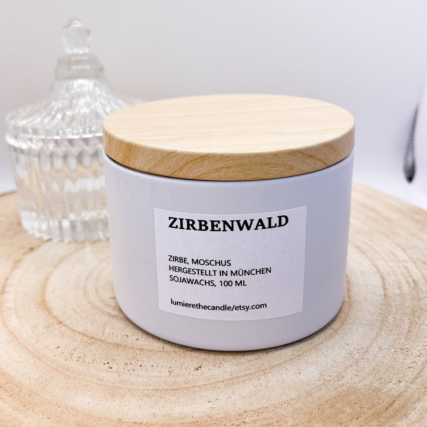 Zirbenkerze mit Deckel in Behälter weiß lumierethecandle Duftkerze