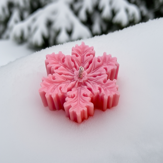 schneeflockenkerze rosa aus sojawachs handgegossen von lumierethecandle winter kerze festliche kerze