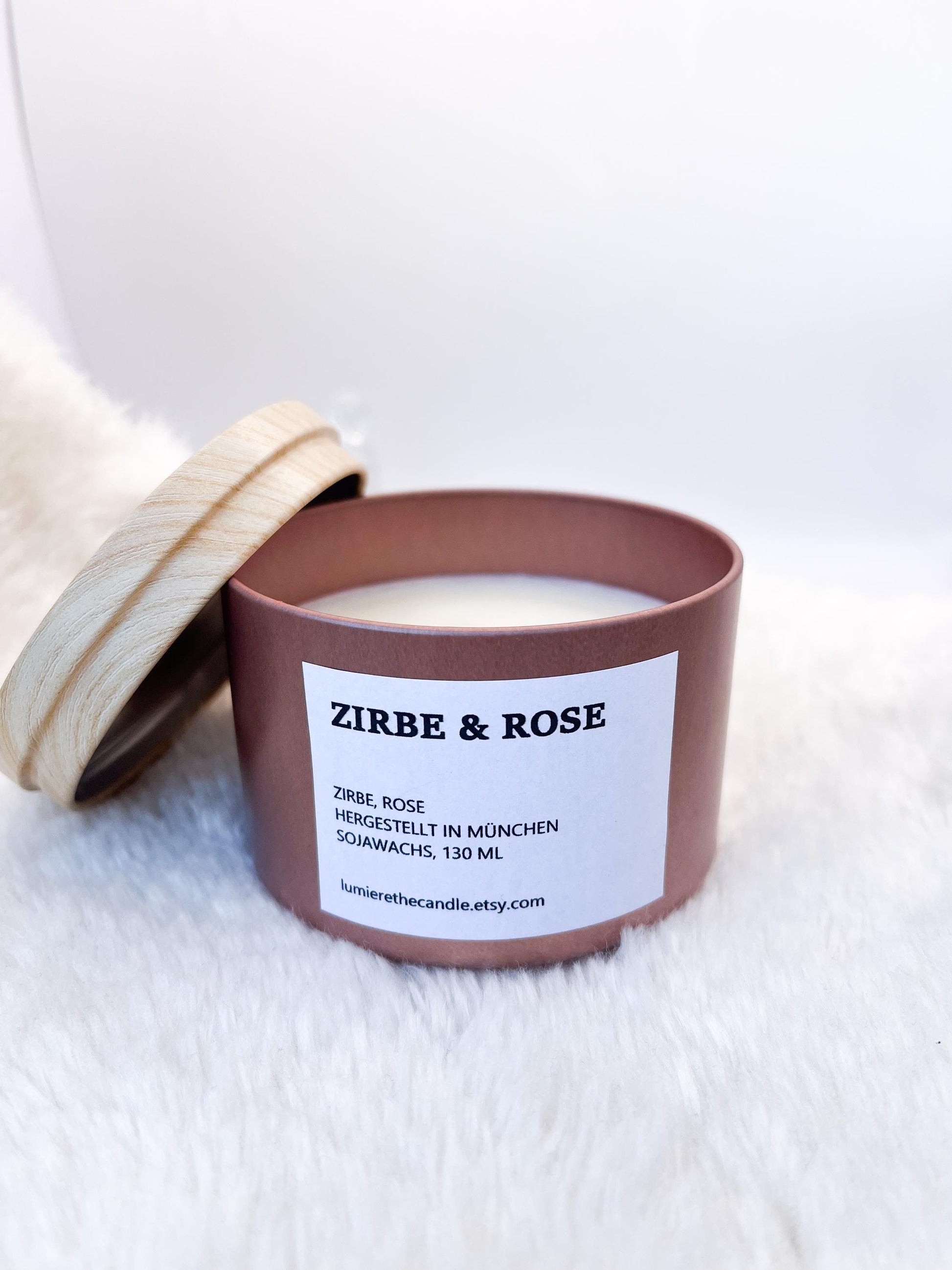Zirbenkerze Zirbe Rose mit Holzdocht von lumierethecandle aus bayern handgemacht