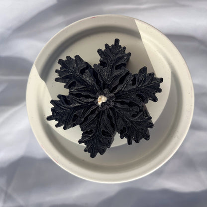 schneeflockenkerze schwarz aus sojawachs von lumierethecandle