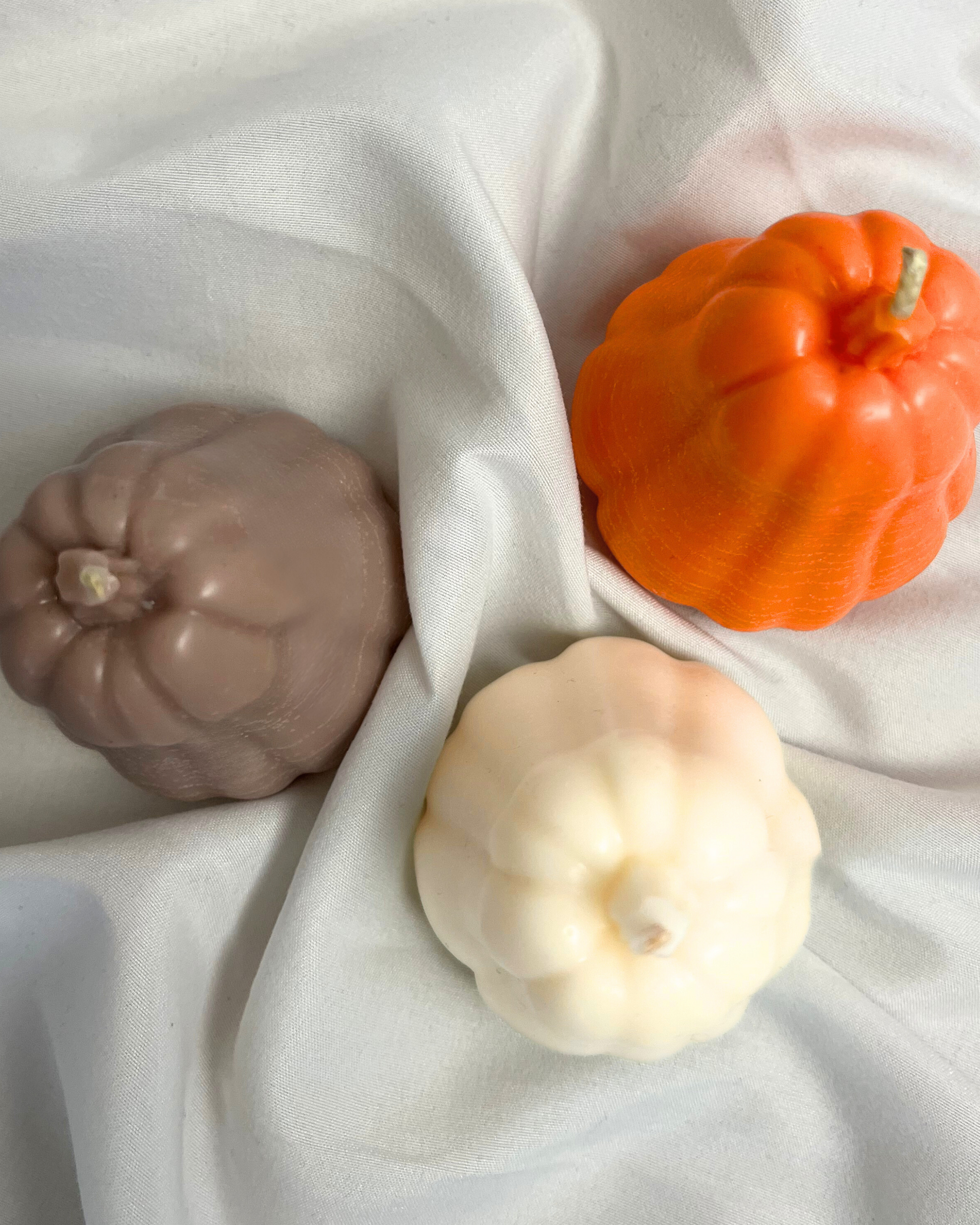 kürbis kerze dekoration butternut herbst deko halloween sojawachs orange braun weiß lumierethecandle